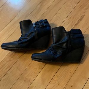 Blowfish Black Ankle Boots, Women’s 6, 2.5” Heel
